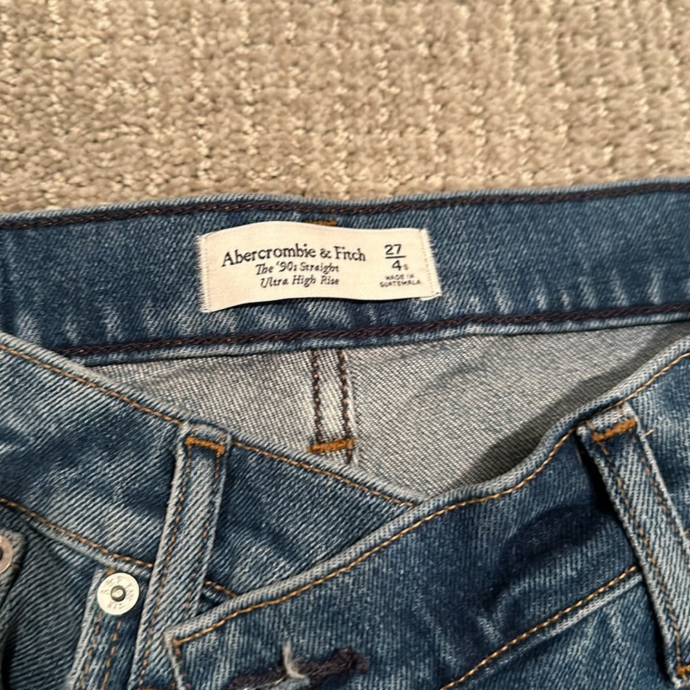 A&F 90S Straight Ultra High Rise CRISS CROSS - Picture 2 of 2